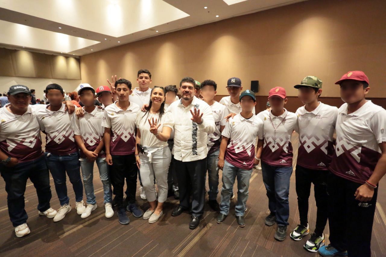 Zenyazen entregó estímulos a atletas, medallistas CONADE 2022
