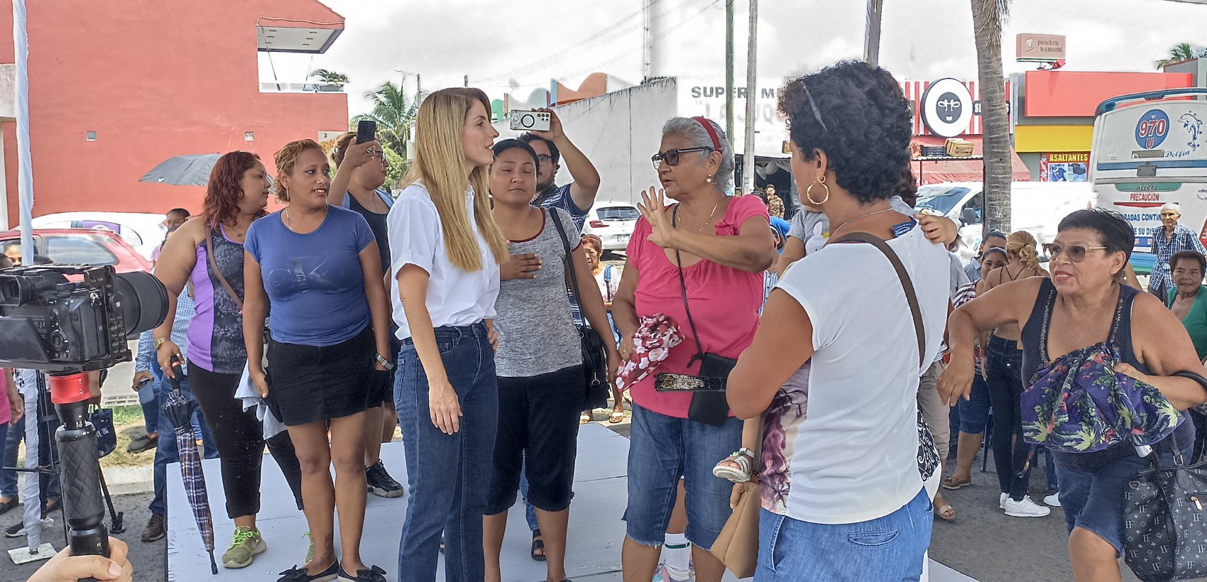 Niños reciben clase de Educación Física en aulas en Veracruz puerto para evitar golpes de calor