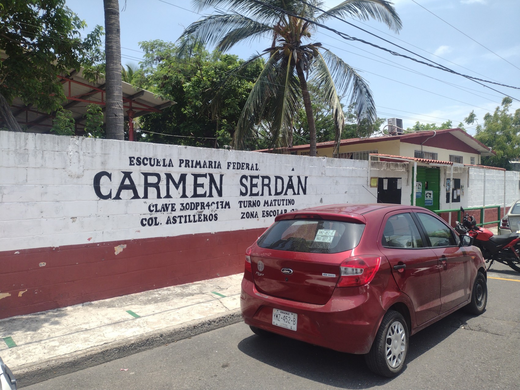 Sujetos asaltan escuela en Veracruz puerto y se llevan 100 mp de inscripciones