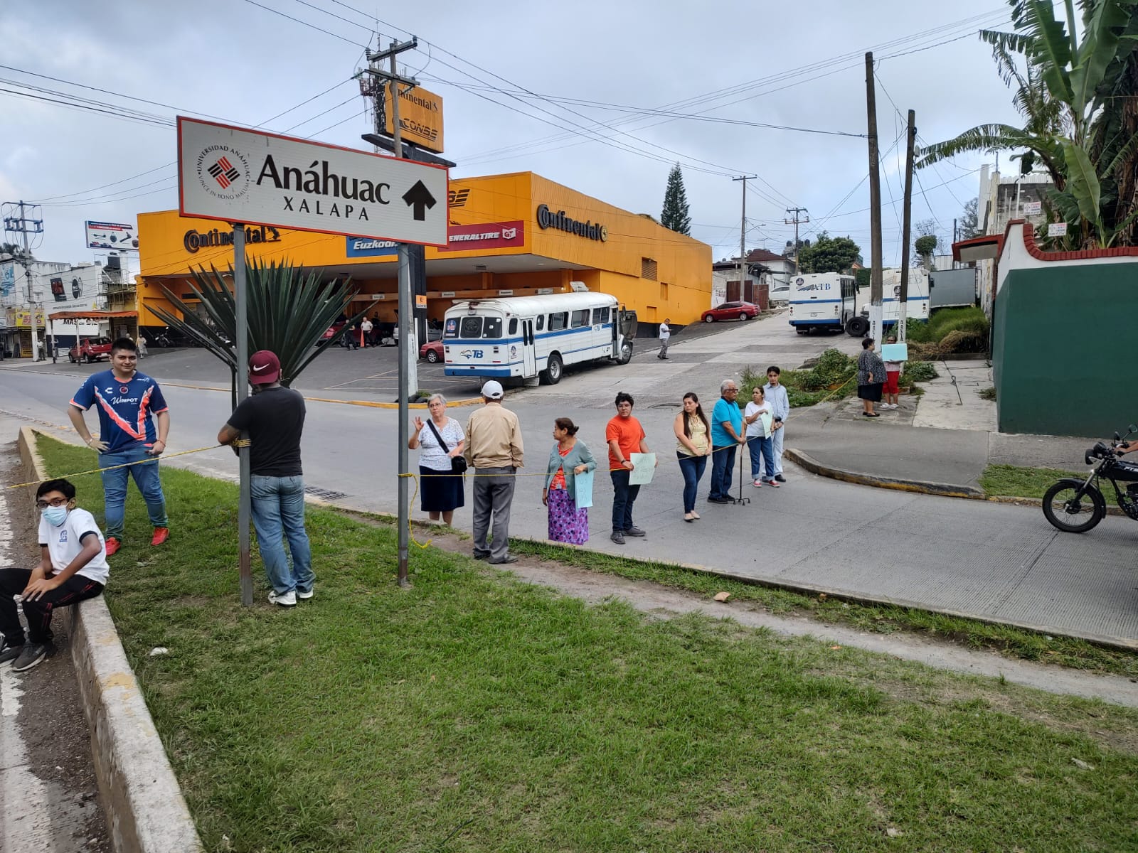 Nueve días sin agua en la colonia Rafael Lucio, vecinos protestan en Lázaro Cárdenas