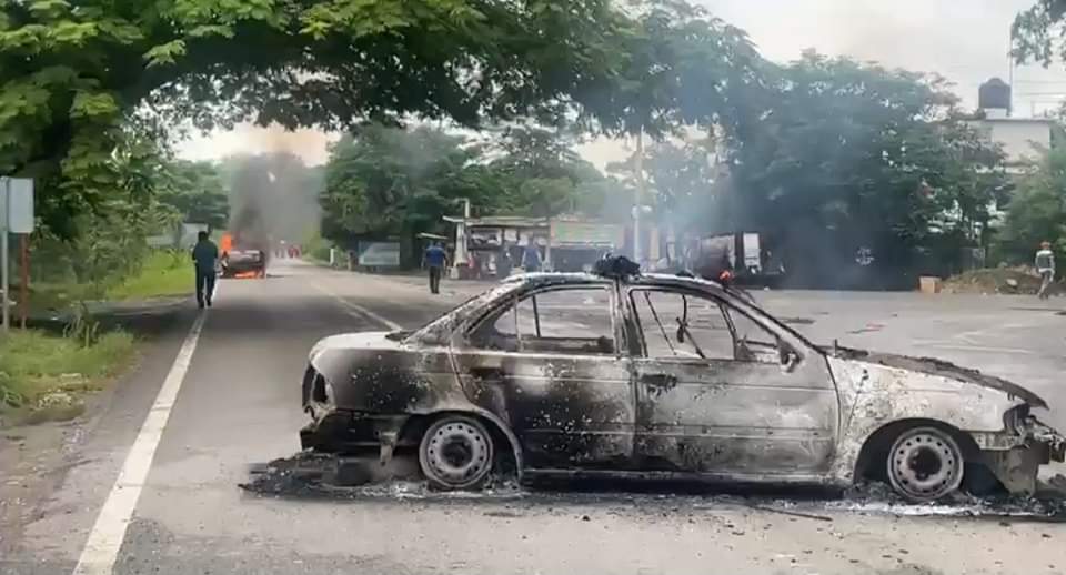Incendian vehículos en Tantoyuca en protesta por asesinato de líder campesino