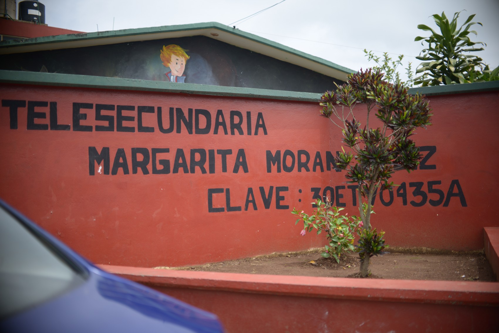 Roban pantallas y proyectores de la telesecundaria Margarita Morán de Xalapa