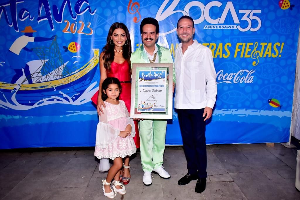 Coronan a la corte de las fiestas de Santa Ana 2023; se presenta David Zahan ante miles de asistentes