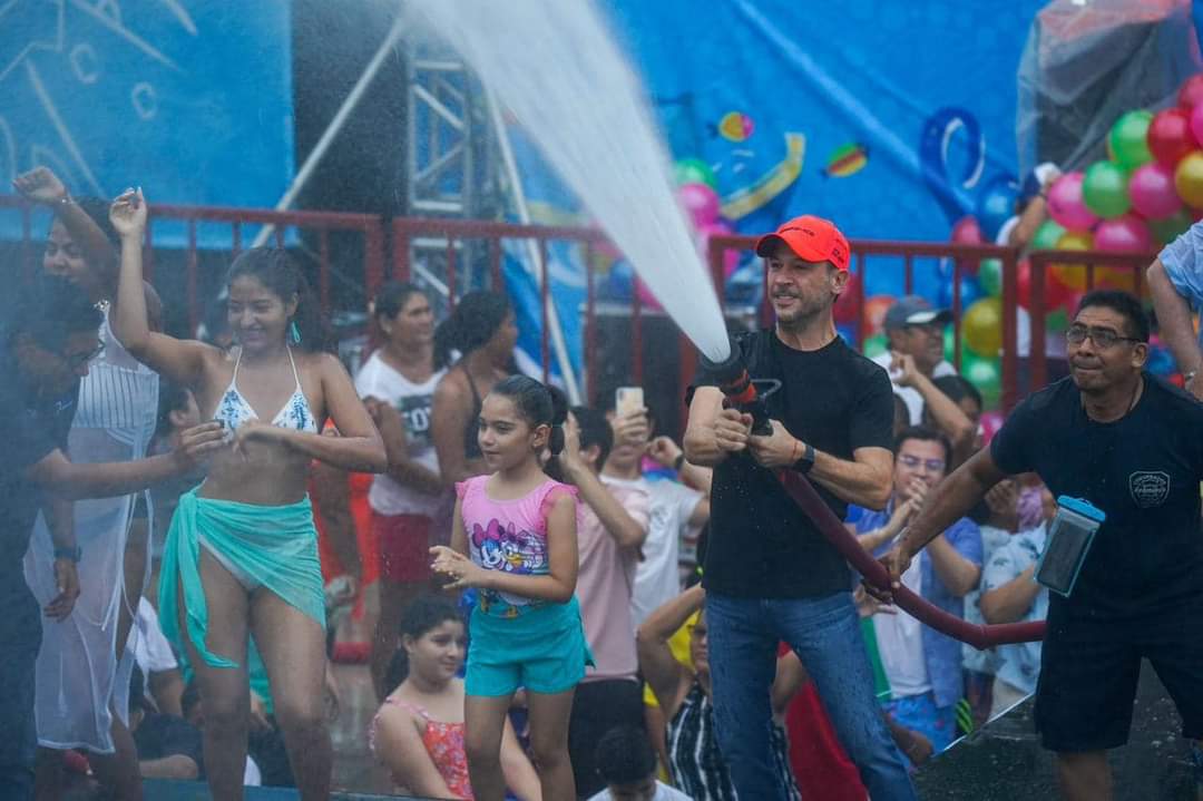 Encabeza Alcalde JM Unánue el tradicional Baño Popular de Santa Ana 2023