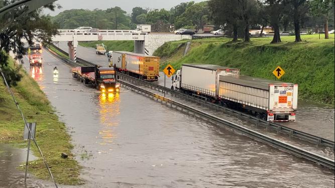 Fuerte lluvia deja cuatro viviendas con pérdida total en la región de Orizaba