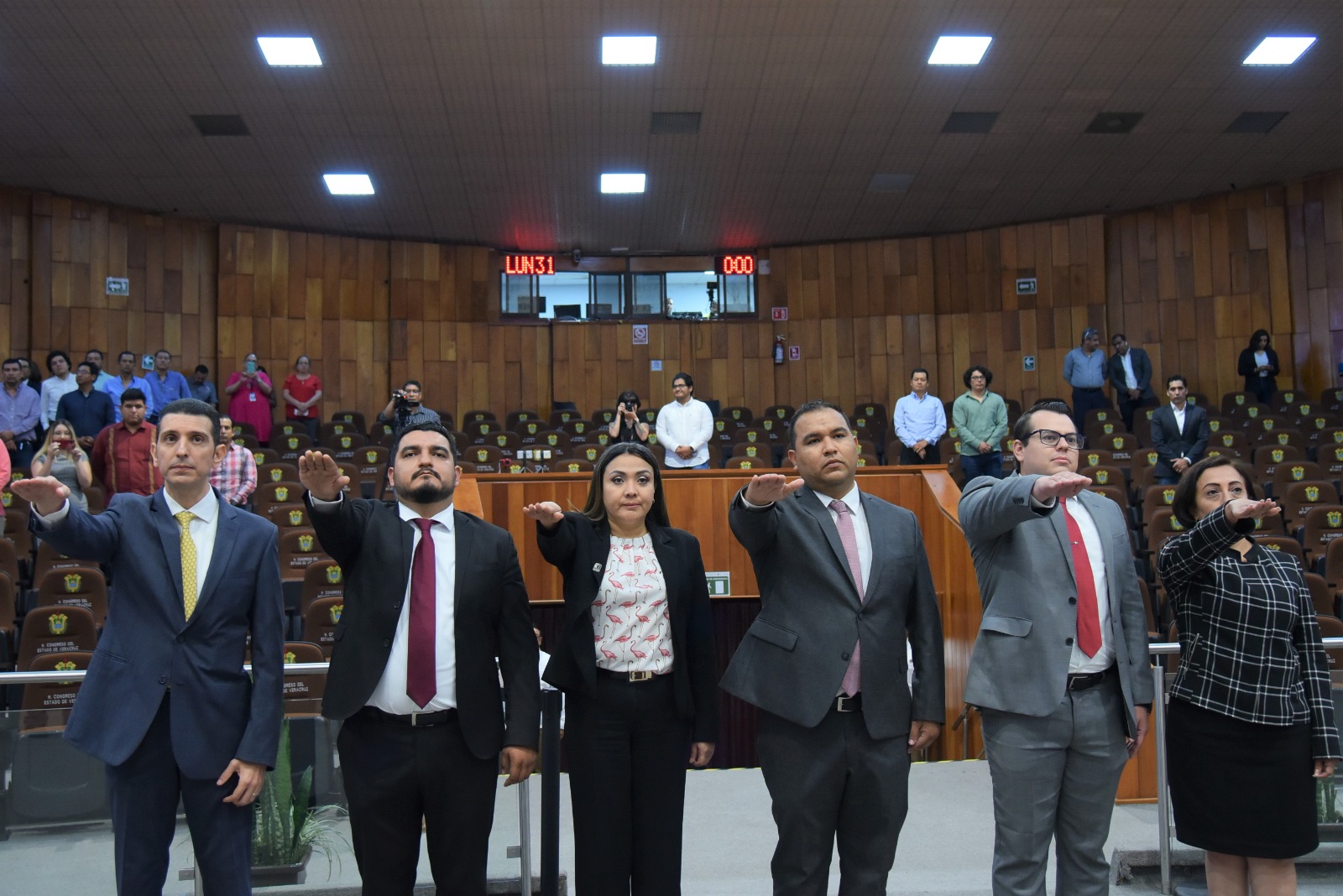 Rinden protesta titulares de OICs de organismos autónomos y Congreso local
