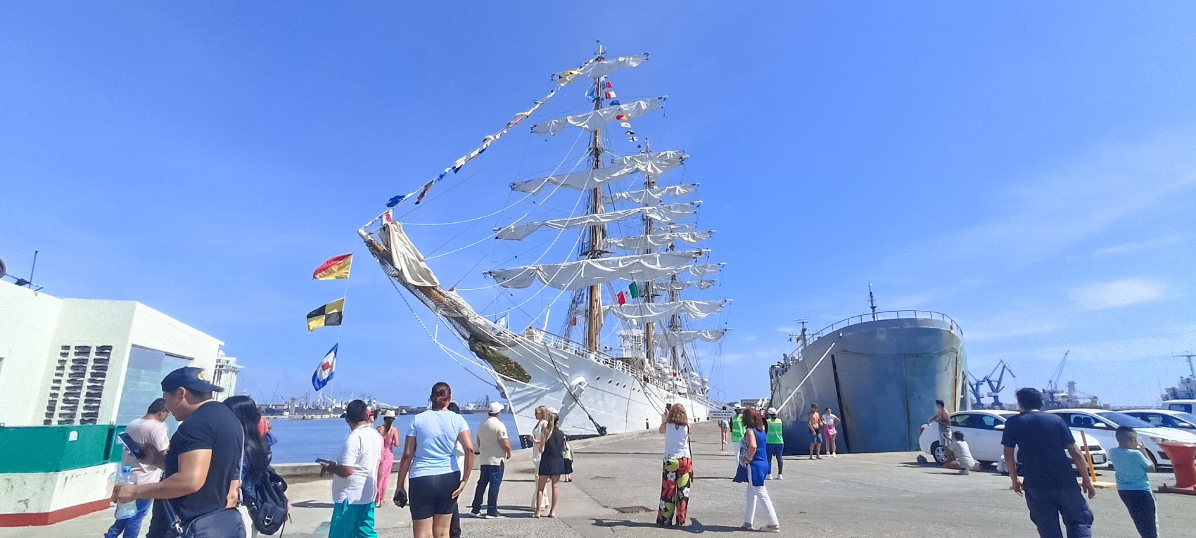 Atraca el buque ARA Libertad de la Armada de Argentina en el puerto de Veracruz