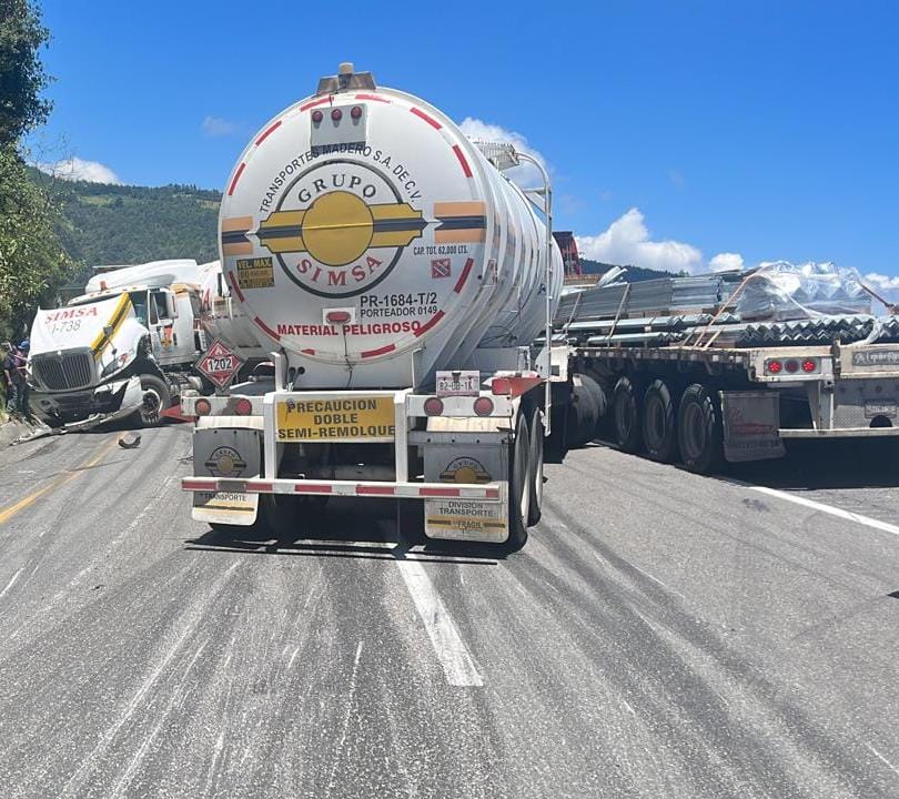 Accidente de dos tráileres provoca el cierre de la autopista 15D Orizaba-Puebla