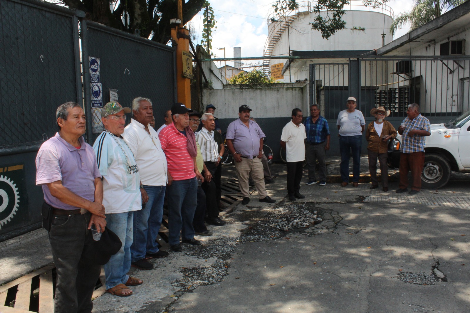Jubilados toman el ingenio El Carmen en demanda de pago de adeudo de 20 mdp