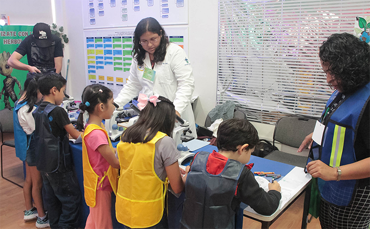 UV acerca a alumnos de primaria a la ciencia y la herbolaria