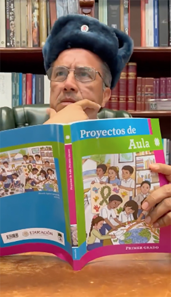 Cuitláhuac se burla de la polémica de los libros de texto gratuito