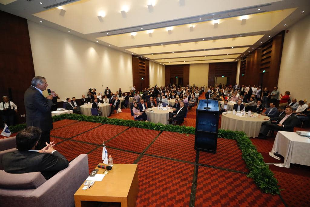 Se reúne Adán Augusto López con empresarios en San Pedro