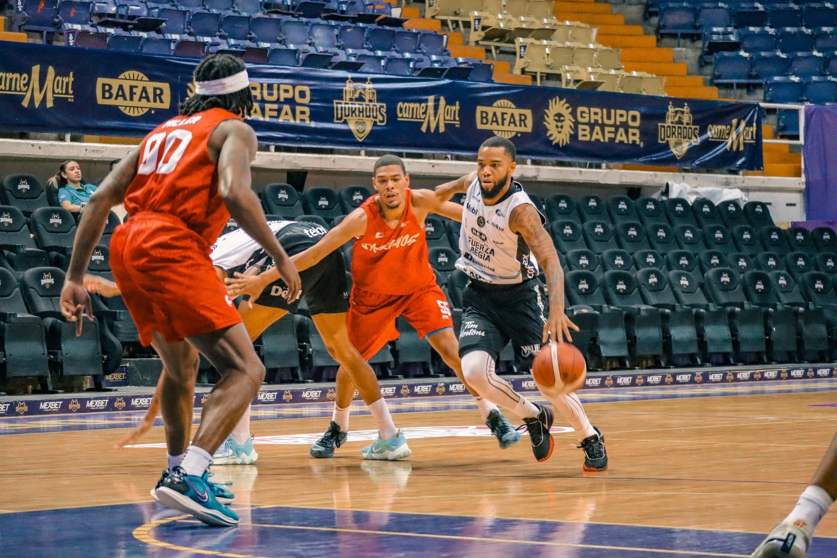Halcones Rojos cae contra Fuerza Regia en juego de pretemporada