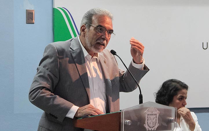 UV fortalecerá la investigación y el posgrado