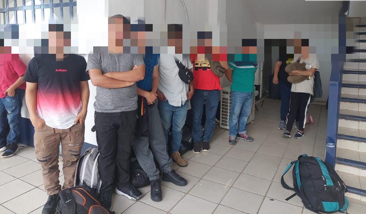 Aseguran a 36 migrantes en las Altas Montañas