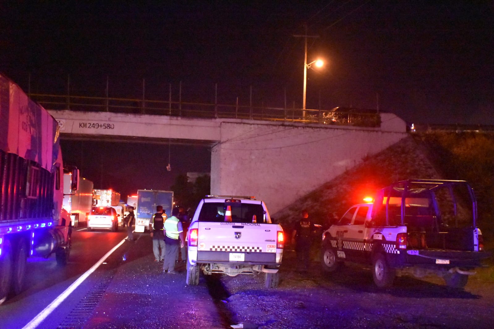 Localizan cabeza humana colgando de puente en Nogales