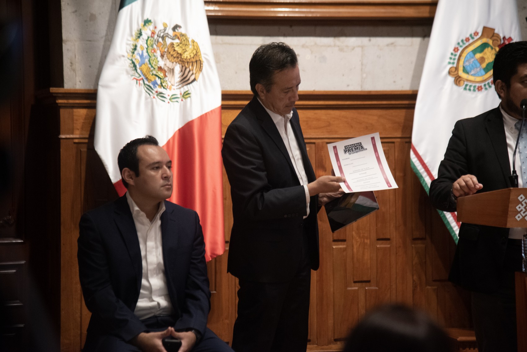 Revisiones a vehículos buscan identificar a presuntos criminales: Cuitláhuac