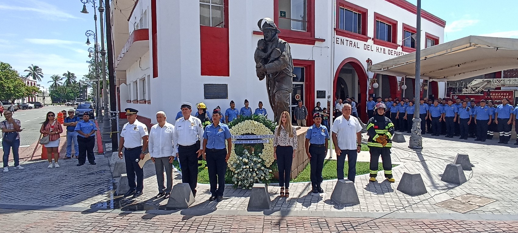 Dan bono a los bomberos de Veracruz por los 150 años de su fundación y en reconocimiento a su labor
