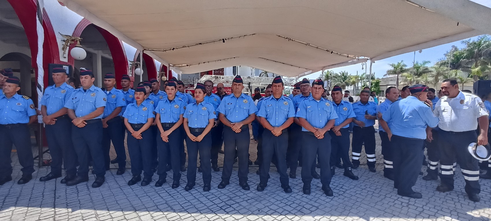 Bomberos de Veracruz brindan 2,500 servicios a la población al año