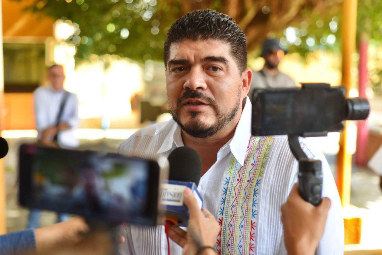 Nuevos libros de texto “tumban” negocios millonarios de casas editoriales: Zenyazen