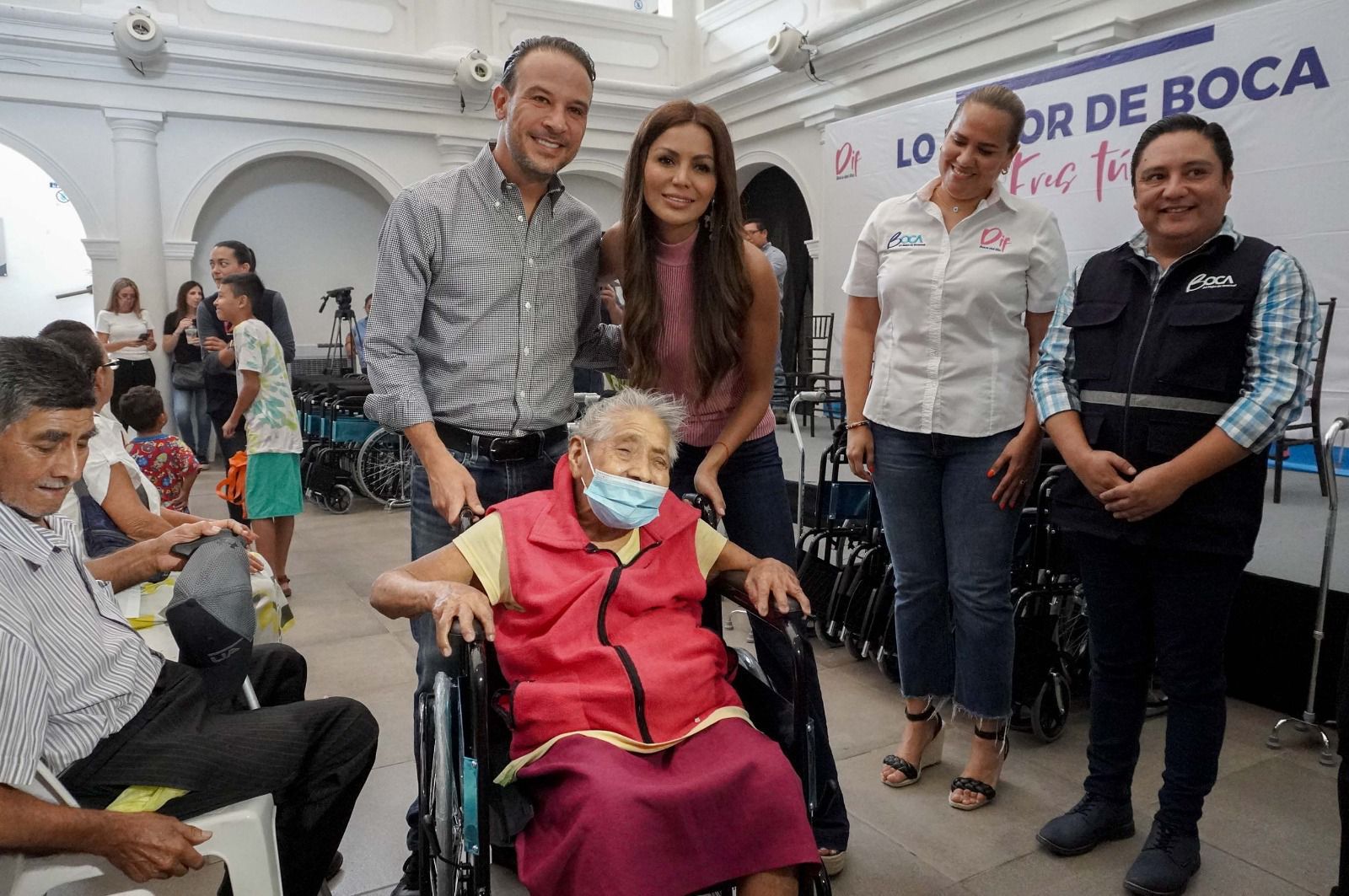 Unánue beneficia a mil boqueños con entrega de sillas de ruedas, andaderas y bastones
