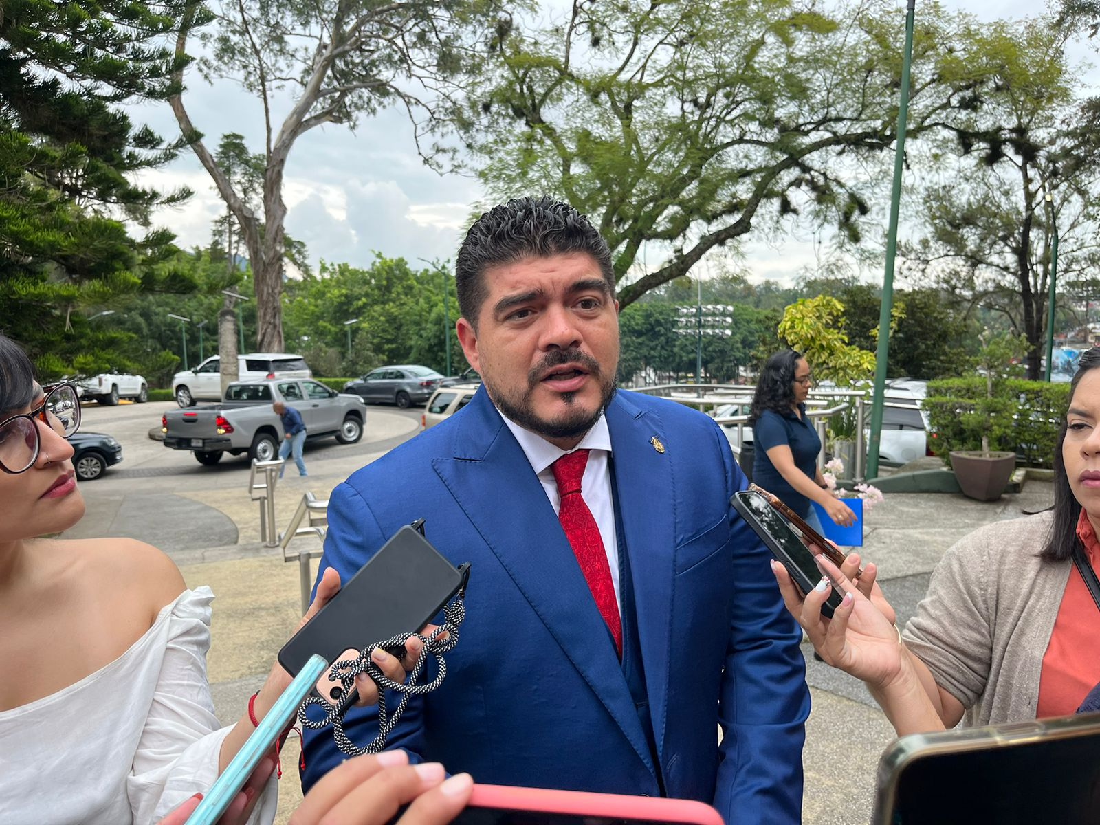 SEV oferta espacios educativos para más de 20 mil que quedaron fuera de la UV