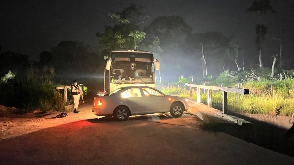 Rescatan a 123 migrantes en Moloacán tras chocar el autobús donde viajaban
