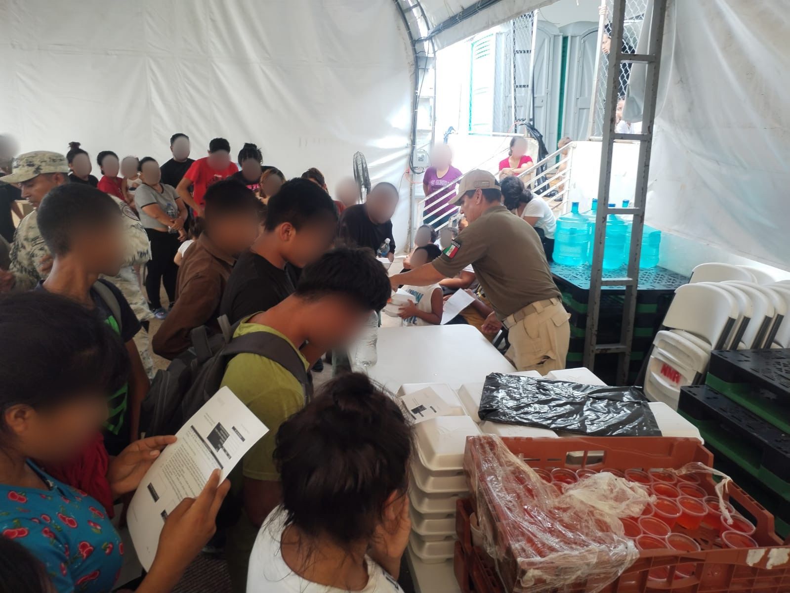 Paro de Ferromex acumula migrantes y los pone en más riesgo, advierten defensores