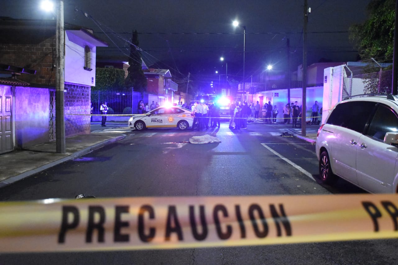 Dos patinadores de 16 y 23 años mueren atropellados por camión en Orizaba; chofer escapó