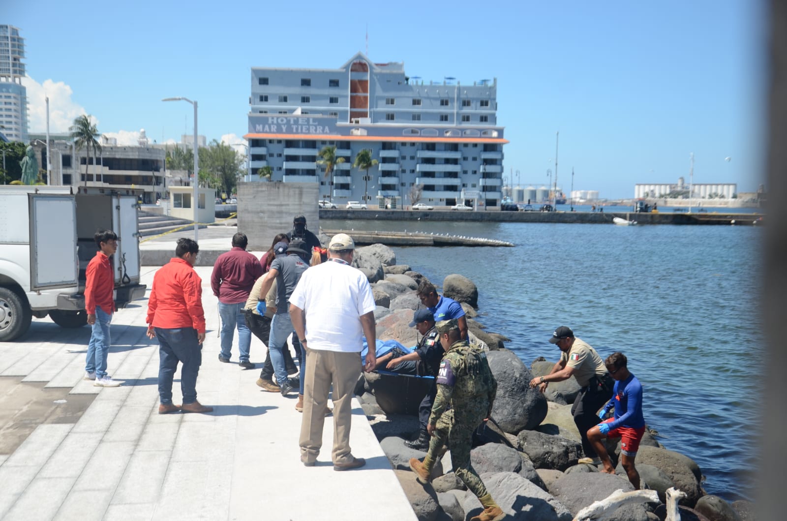 Encuentran cadaver flotando en la bahía de Veracruz
