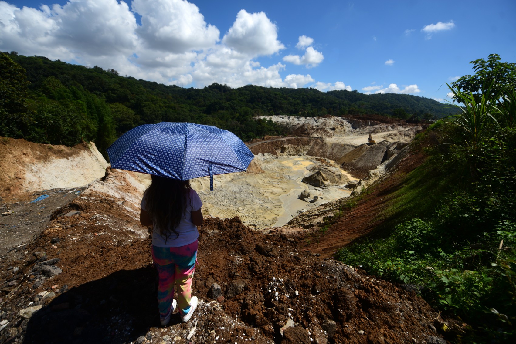 Extracción de arena en Área Natural Protegida de Coatepec sigue a pesar de clausura