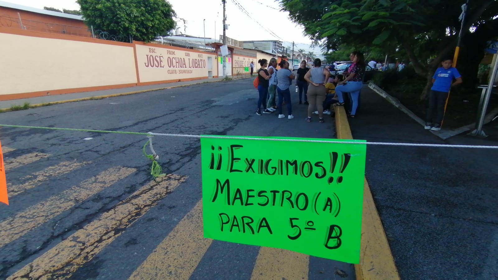 SEV entrega horas a maestros con 15 años de antigüedad