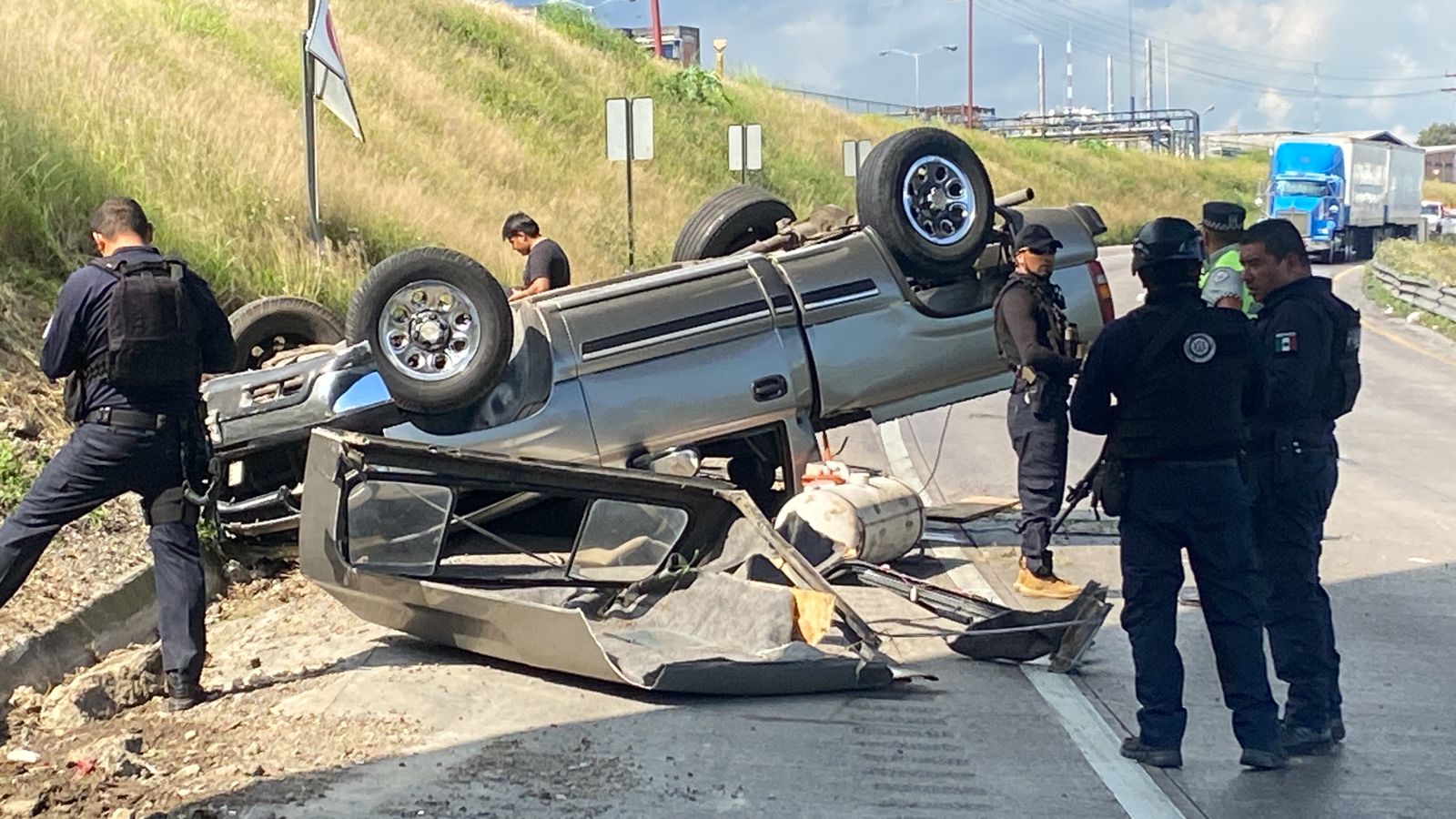 Tres lesionados causa volcadura de camioneta en autopista 150D Córdoba-Orizaba