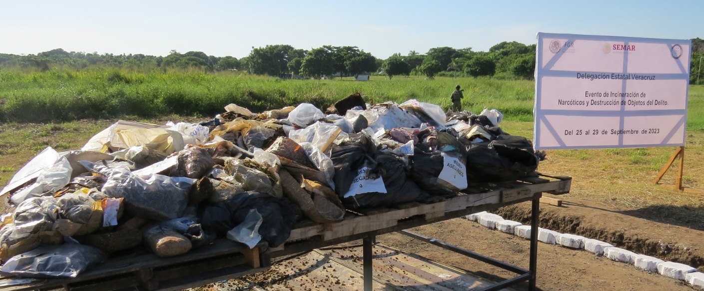 FGR y Semar incineran más de 250 kilos de droga incautada en Veracruz