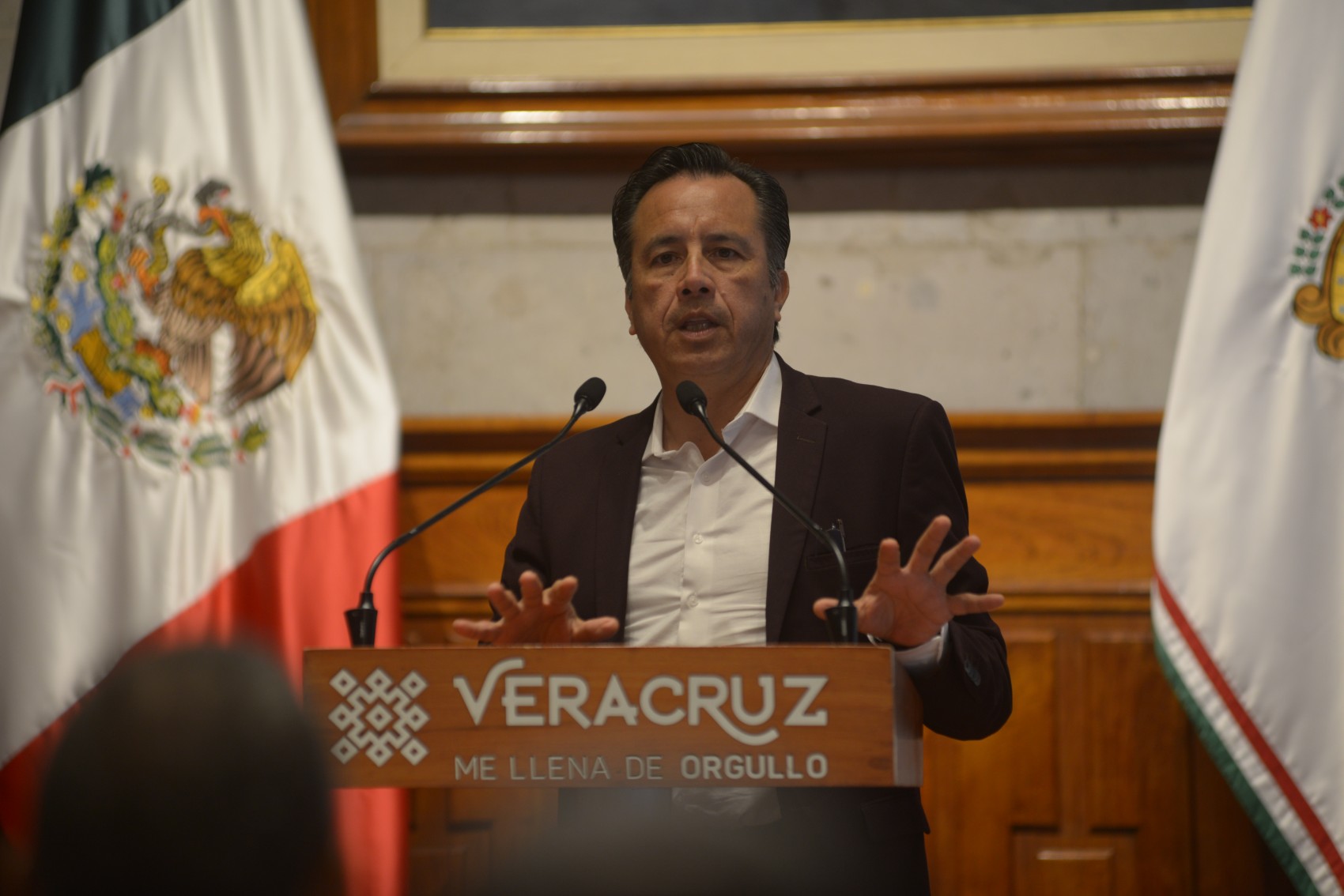Personas se exceden al mostrar afinidad política con Rocío Nahle: Cuitláhuac