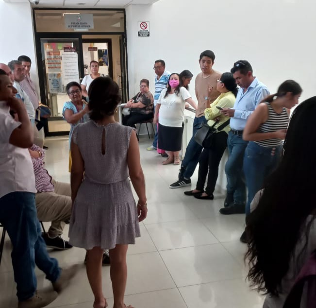 Realizan paro de brazos caídos en la Ciudad Judicial de Veracruz por la falta de aire acondicionado