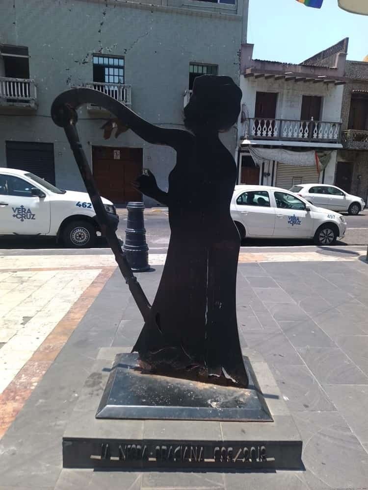 Desmienten el robo del monumento dedicado a La Negra Graciana en Veracruz puerto