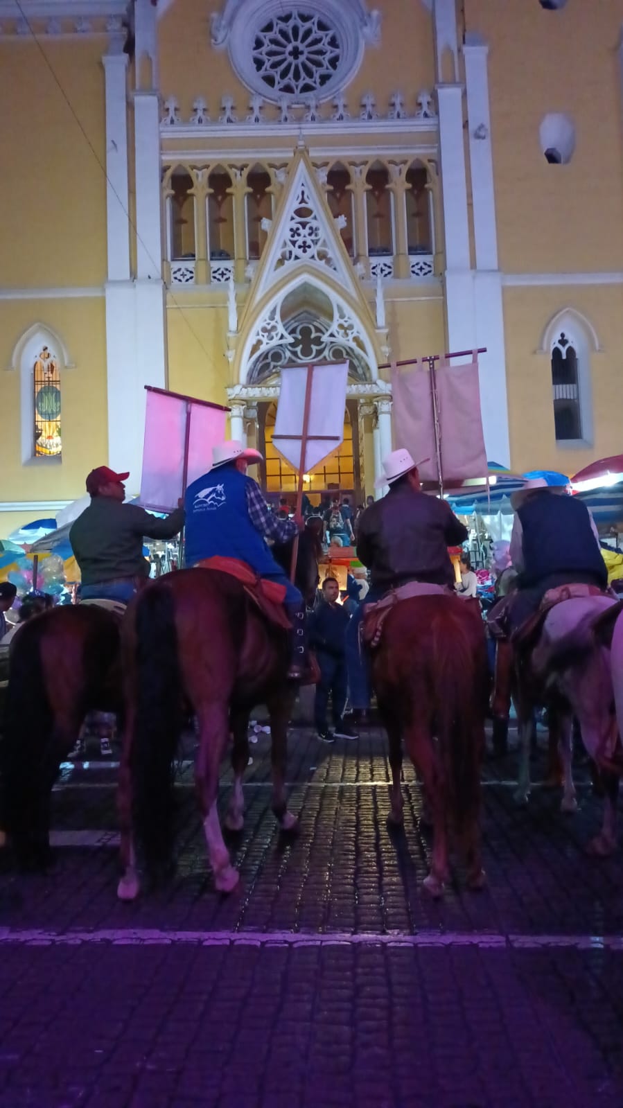 Decenas de peregrinaciones llegan a Catedral para celebrar al santo Rafael Guizar y Valencia