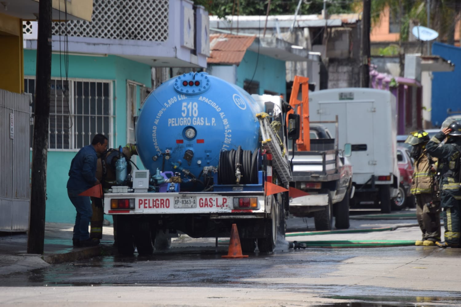 Otra fuga de gas de pipa transportadora, ahora fue en Córdoba, evacúan escuelas y viviendas