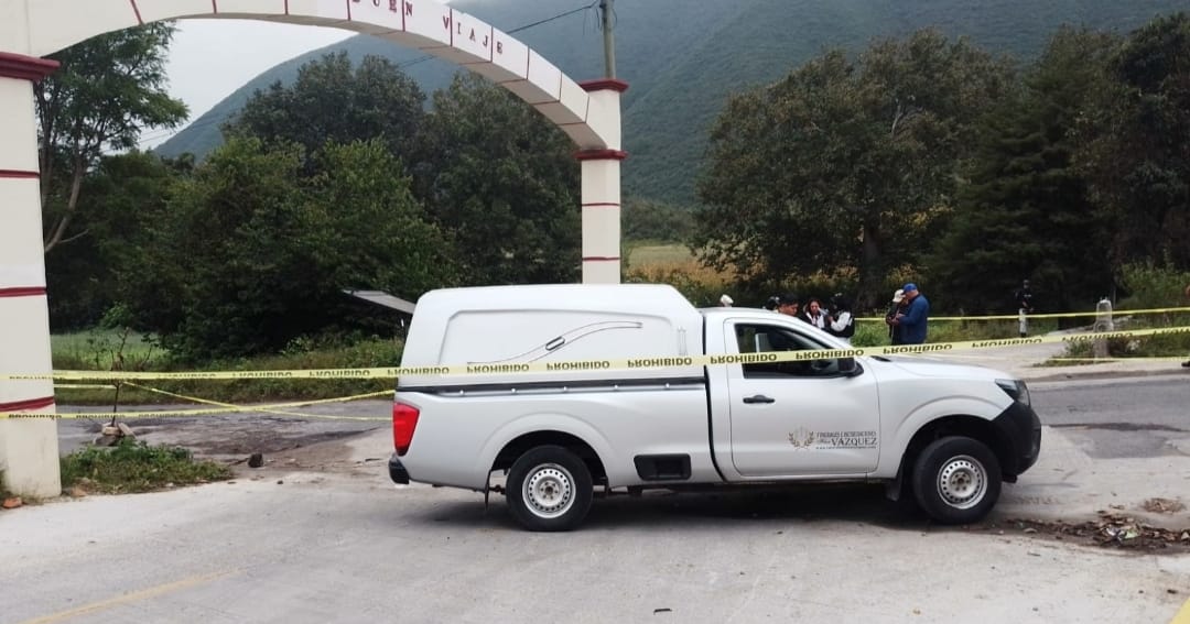 Abandonan cuerpo desmembrado y embolsado en la entrada del municipio de Aquila