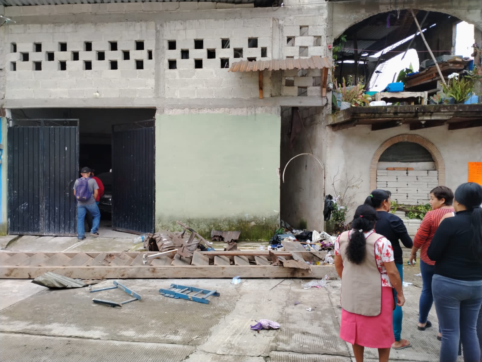 Explosión en vivienda de Xico deja tres lesionados