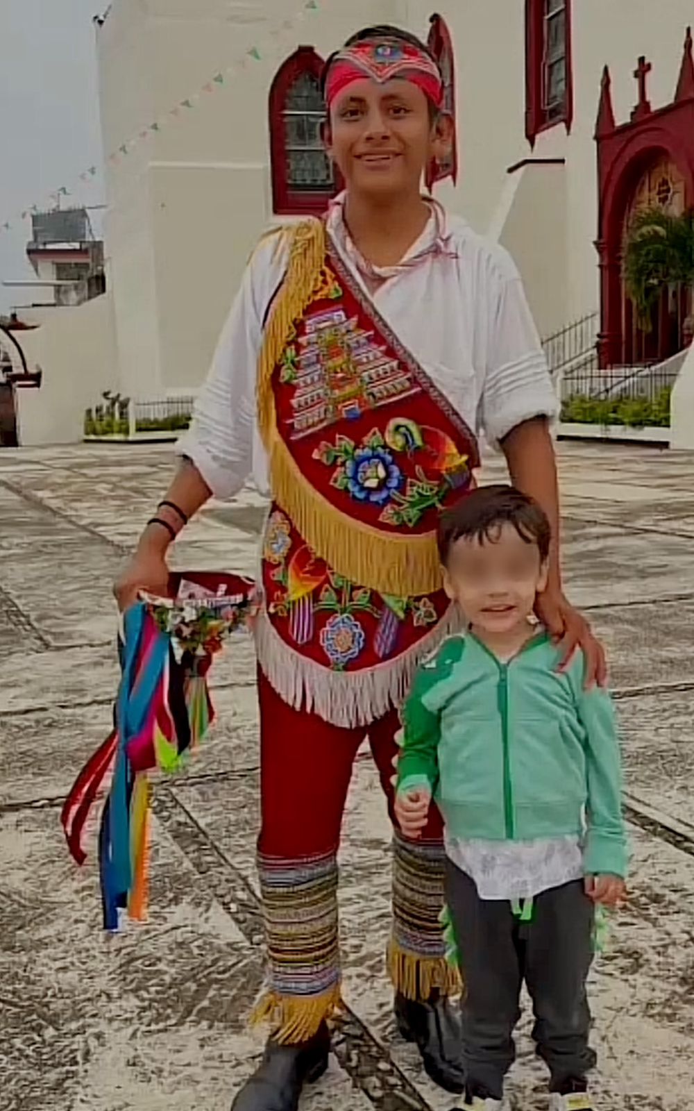 Niño viaja desde Sonora a Papantla para convertirse en volador