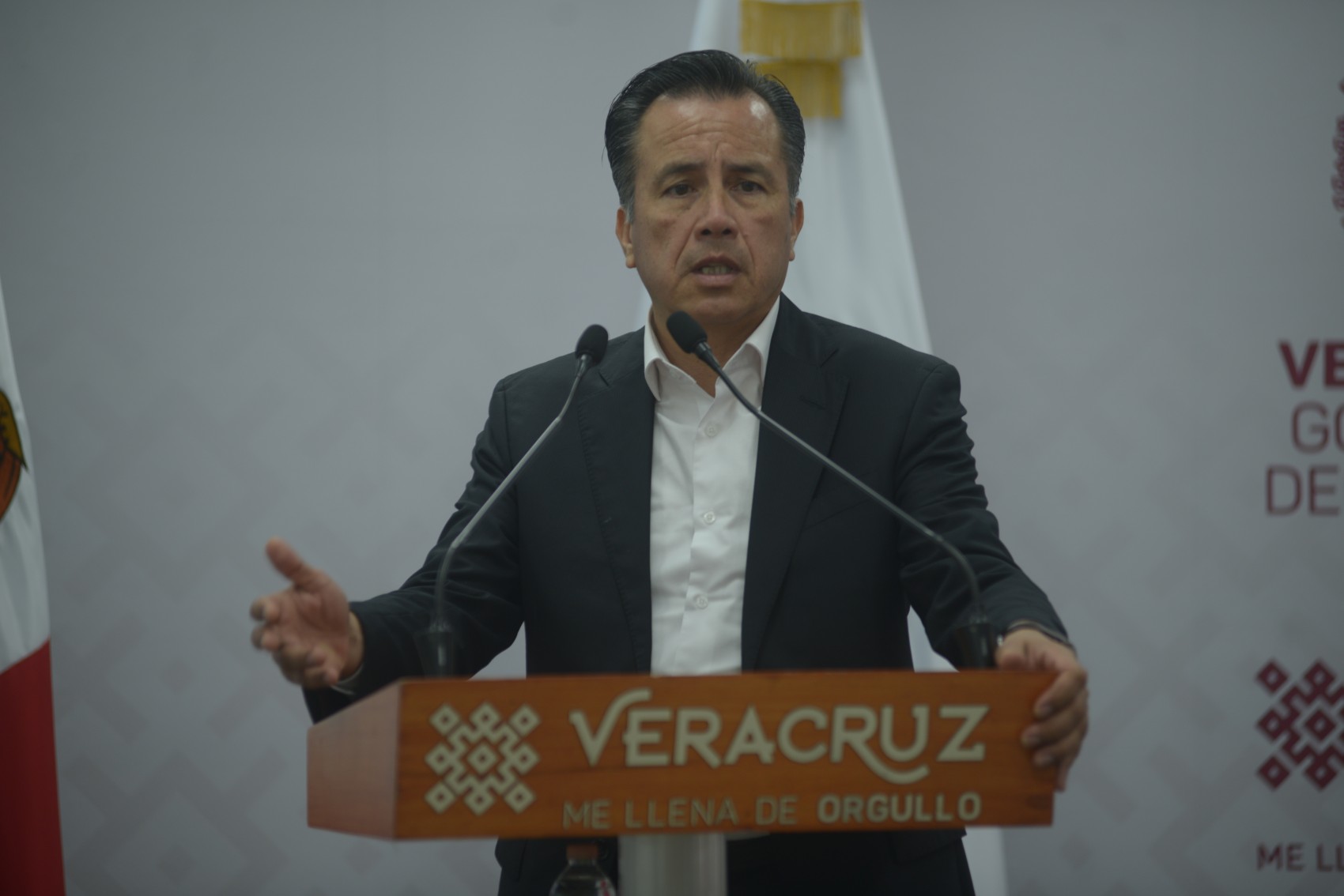 No coman ansias, responde Cuitláhuac a maestros que reclaman pago de prestaciones