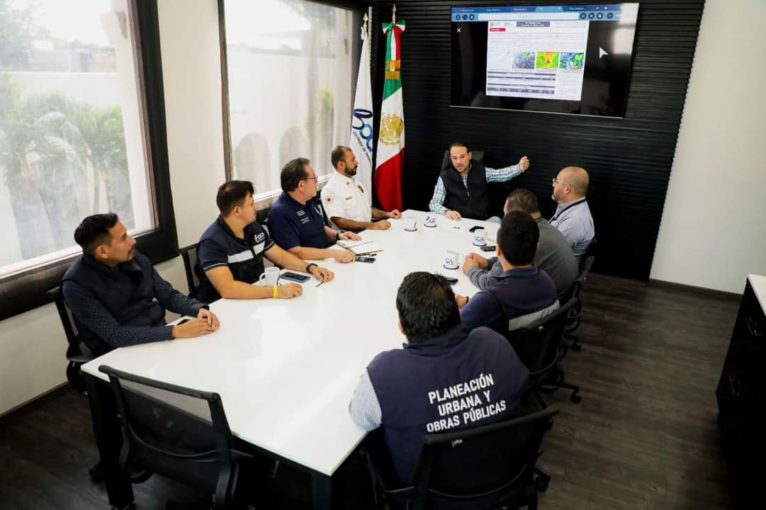 Cierran a la vialidad tramo del bulevar Ávila Camacho en Boca del Río por incremento de oleaje