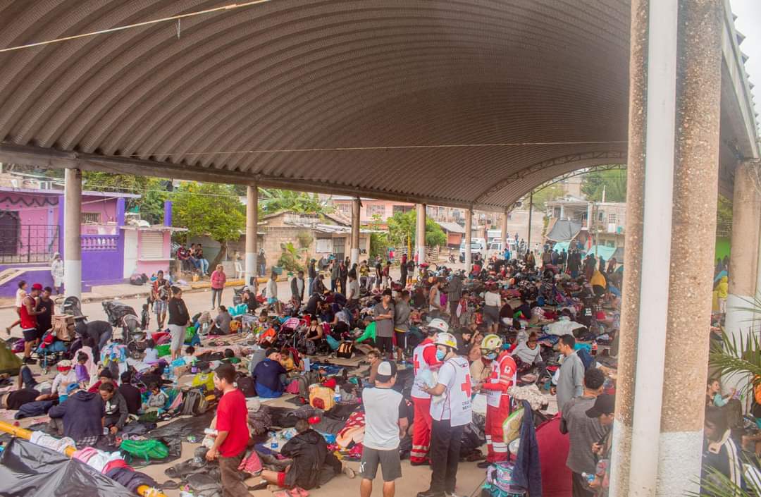 Caravana migrante en el sur custodiada por elementos de SSP