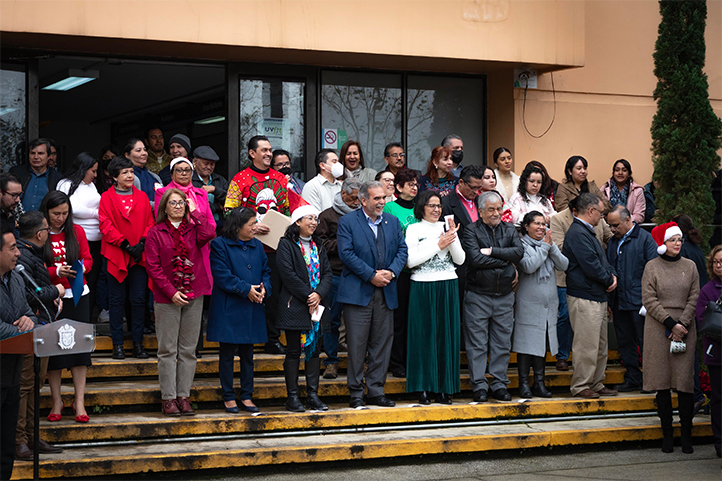 Martín Aguilar reconoce esfuerzo de comunidad UV en festejo navideño