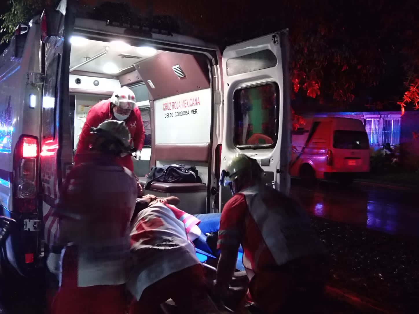 Golpean, asaltan y apuñalan a repartidor de pizzas en Córdoba