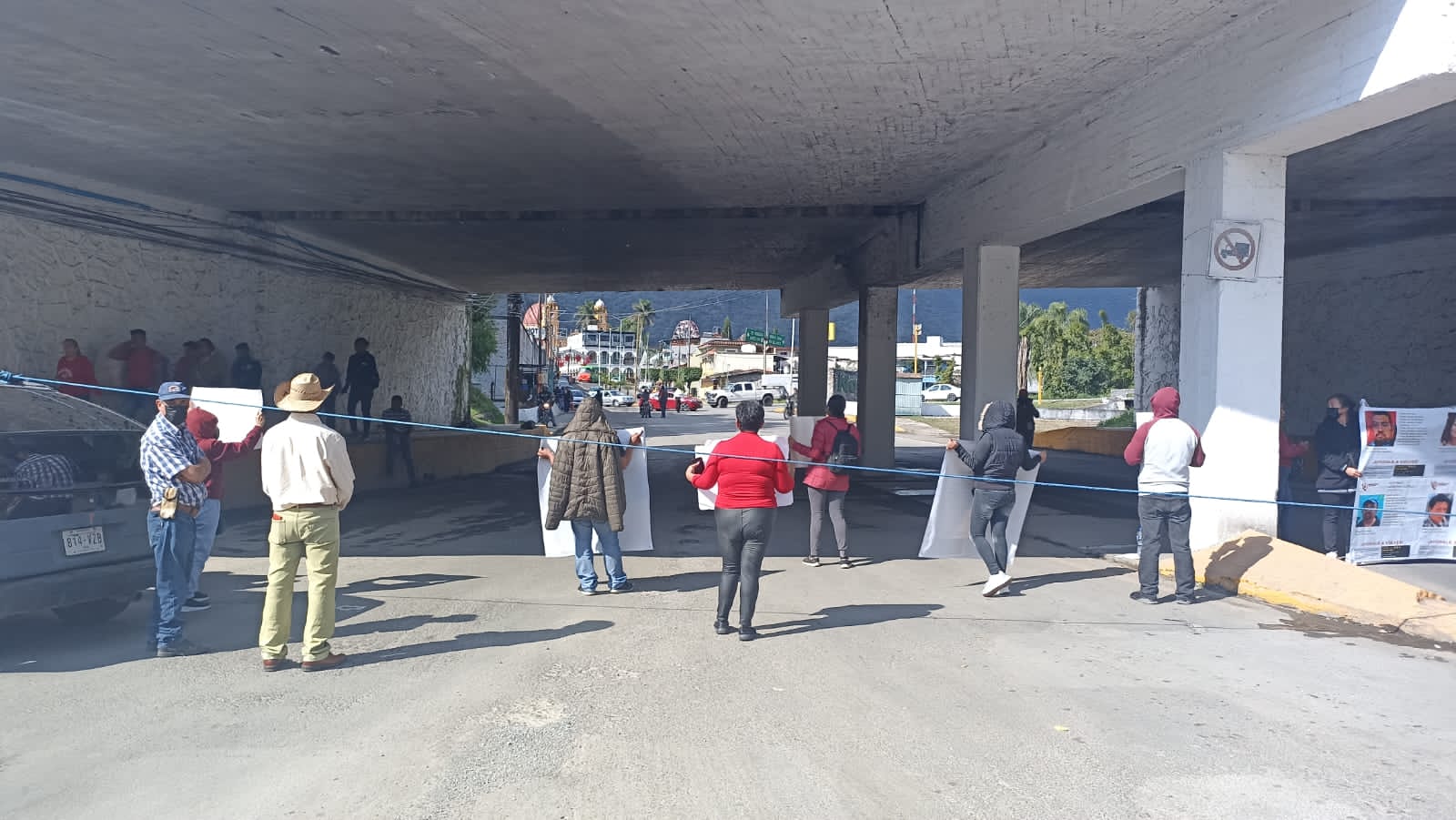 Cumplen diez días desaparecidos 4 trabajadores en Ciudad Mendoza; familias bloquean vialidad