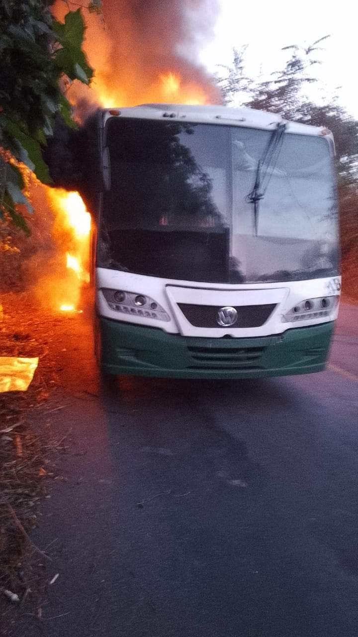 Se incendia autobús de pasaje en carretera federal Huatusco-Xalapa