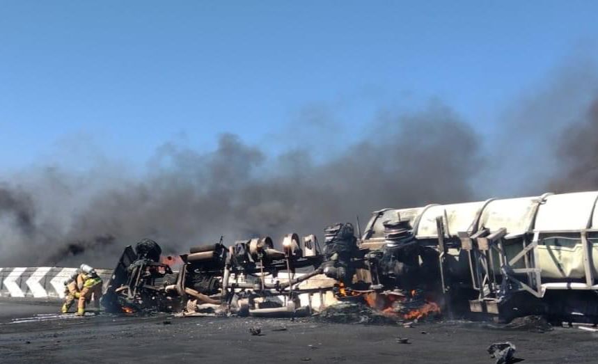 Se incendia pipa con gasolina en la autopista Orizaba-Puebla, conductor muere calcinado